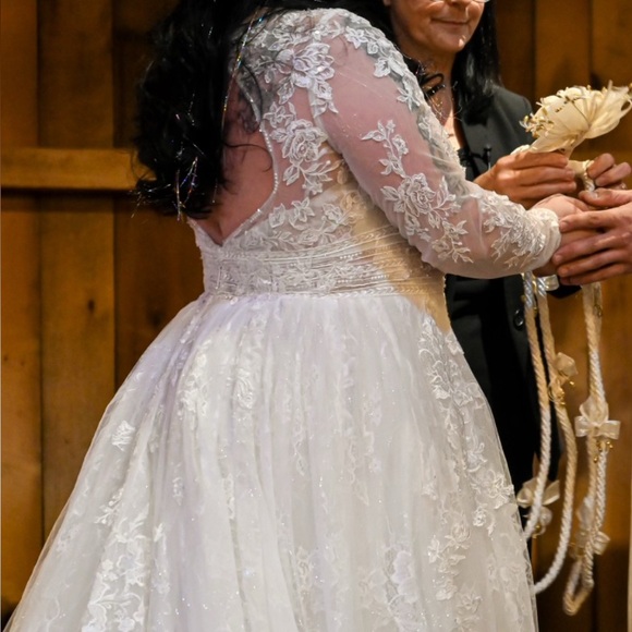 Oleg Cassini wedding dress - Picture 5 of 6